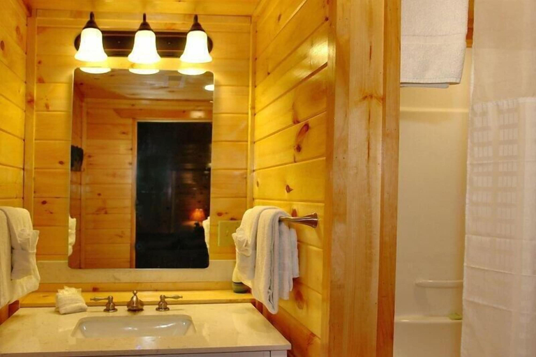 Bathroom 4, Laurel Manor, Sevier