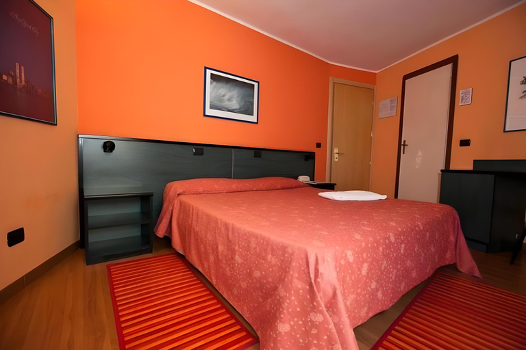 Bedroom 3, Hotel Rainero, Asti