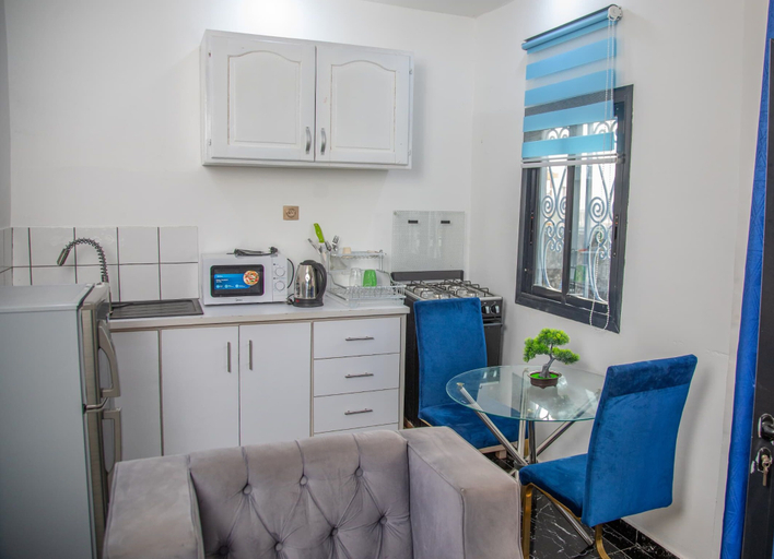 Others 5, Tade Residence, Wouri