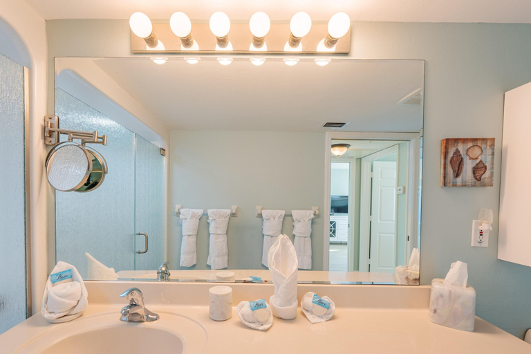 Bathroom 4, Lovers Key #1106, Lee