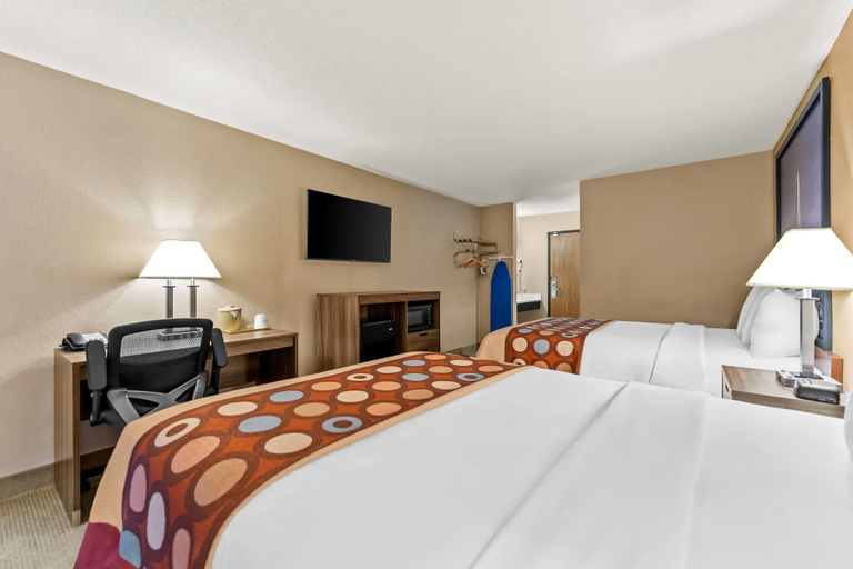 Bedroom 3, Super 8 by Wyndham Elgin, Kane