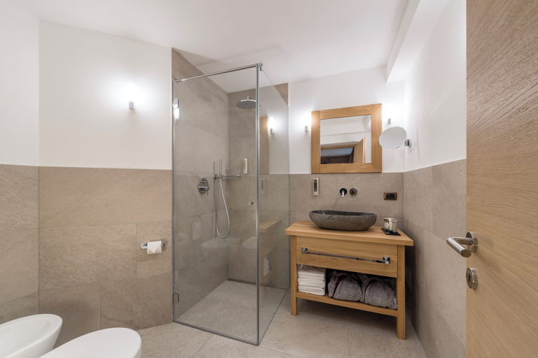 Bathroom 4, Erica Wellness and Vitality Hotel, Bolzano
