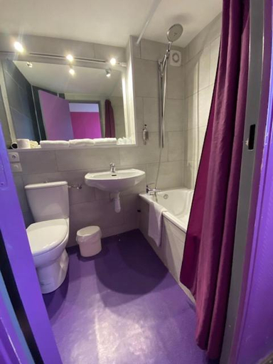Bathroom 3, Hotel De La Plage, Pas-de-Calais