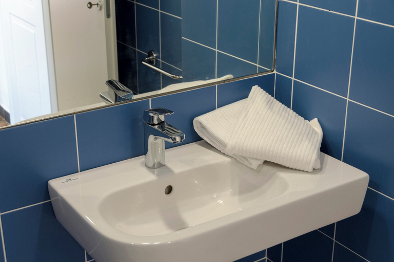 Bathroom 3, Vernazza Apartments, La Spezia