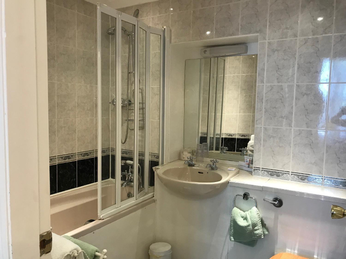 Bathroom 3, Chapel House, Warwickshire