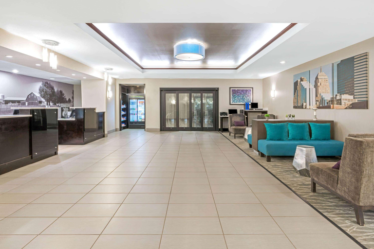 Public Area, La Quinta Inn & Suites Yukon, Canadian