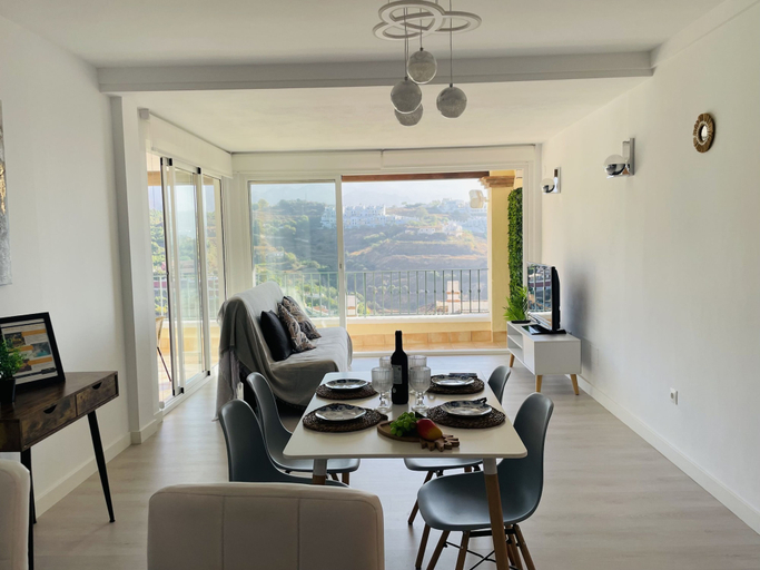 Room 5, Apartamento Altos de Tamango con Vistas y Pisicina, Málaga