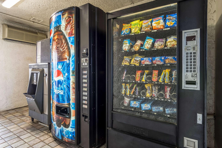Food & Drinks 1, Studio 6 Buttonwillow, CA, Kern