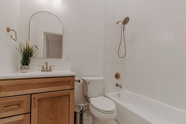 Bathroom 2, East Main Lofts, Jefferson