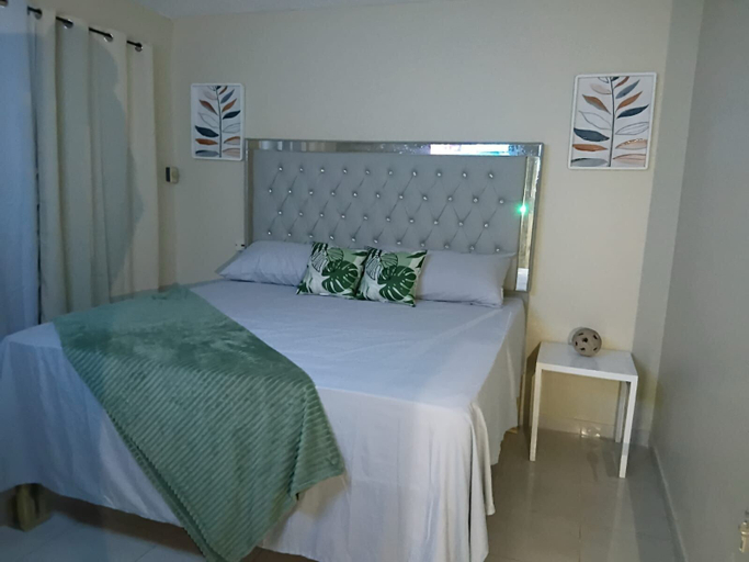 Bedroom, Carib Waves