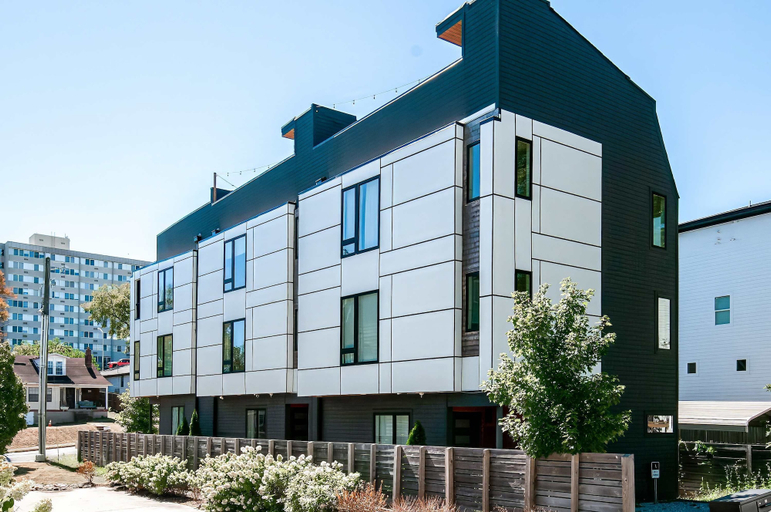 Room 2, NEW 24 Guests 2 Rooftop Decks Near Downtown, Davidson