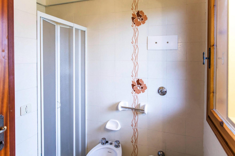 Bathroom 3, Apartment in Italy Near Sandy Beach, Venezia