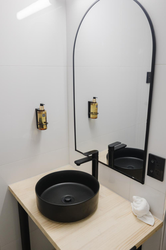 Bathroom 4, The Heritage Darwin, Darwin