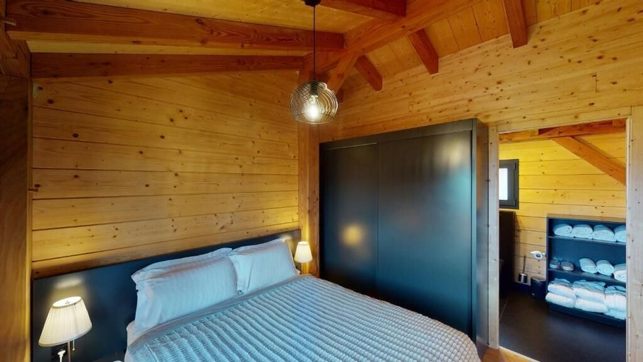 Room, Woodland Village, Hérens
