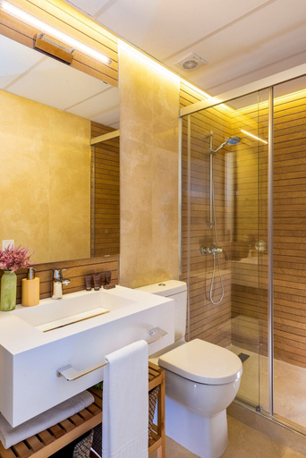 Bathroom 3, Genteel Home Murillo II, Sevilla