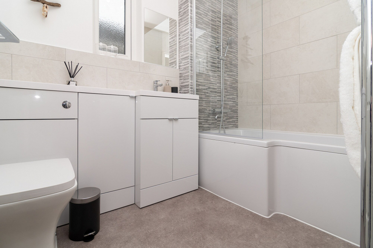 Bathroom 4, Little Boat: A Modern Beachside Flat, Bournemouth