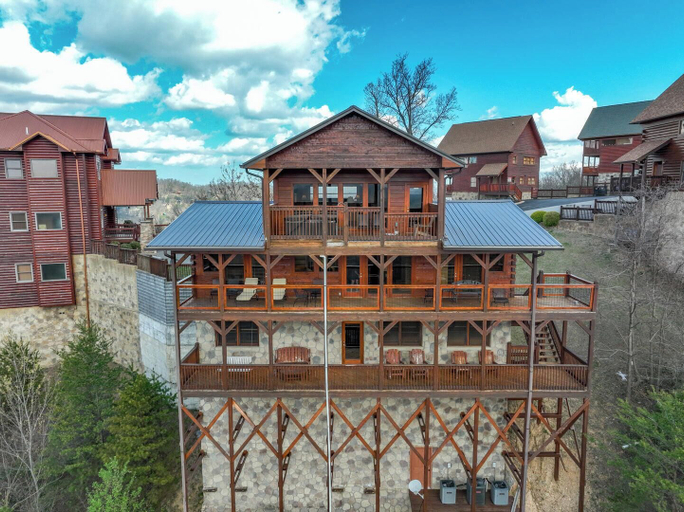 Exterior & Views 2, Lookout Lodge, Sevier