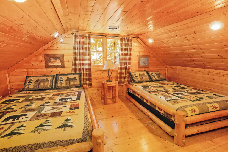 Bedroom 3, Center of Attention, Sevier