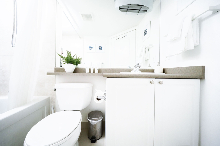 Bathroom, The Teahouse Suite, Toronto