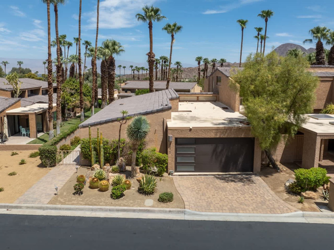 Room 2, Desert Flower- Ironwood CC Condo Pool Spa, Riverside