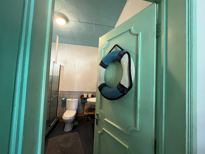 Bathroom 5, La Koquillishe, Flacq