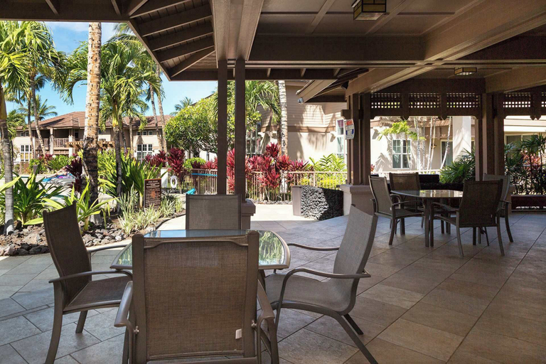 Food & Drinks, Honu Harmony Pools, Golf Privileges, & More, Hawaii