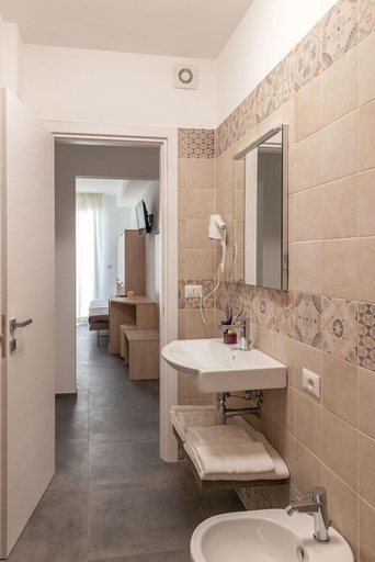 Bathroom 4, B&B Stern, Fermo