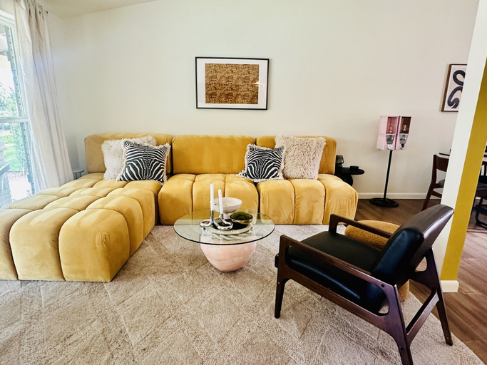 Others 5, Palma Plaza Unit C, Travis