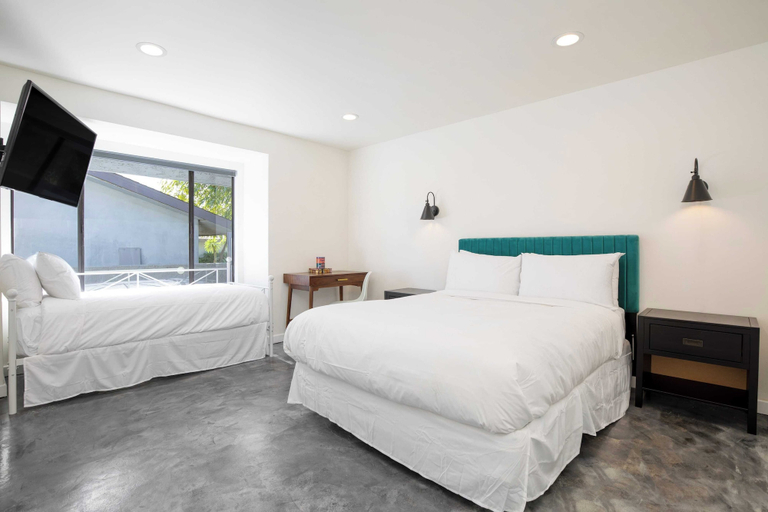 Bedroom 5, Pool, Putting Green Modern Home on the Golf Course! Quinta Blue by Avantstay, Riverside