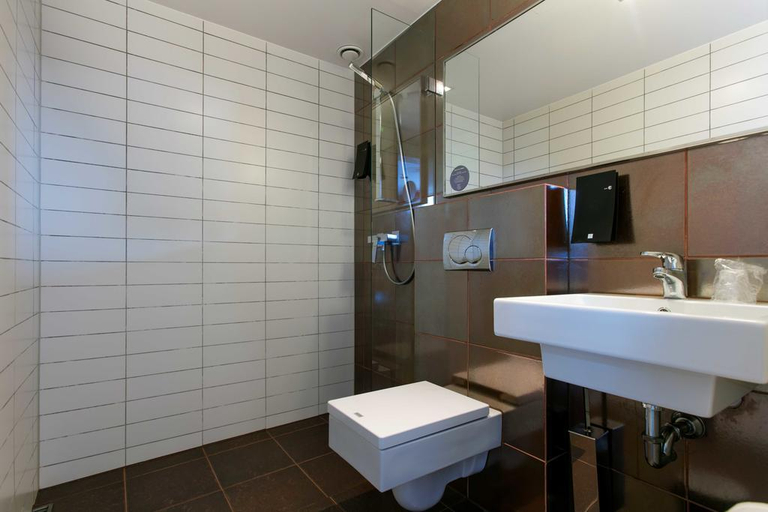 Bathroom 5, Comfort Hotel Xpress Youngstorget, Oslo
