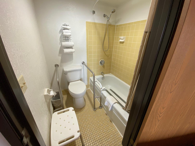 Bathroom 4, Reliance Inn, Marathon
