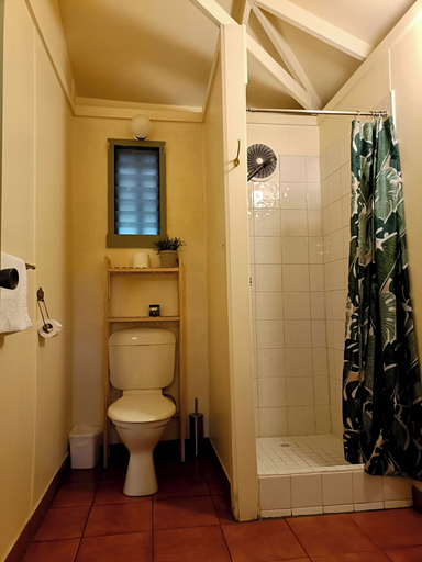 Bathroom 5, Kalimna Woods Cottages, E. Gippsland - Bairnsdale