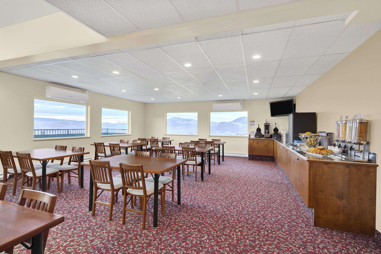 Food & Drinks 5, Days Inn By Wyndham Kamloops Bc, Thompson-Nicola