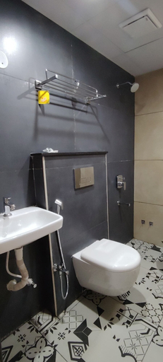 Bathroom 3, PubliQ Luxury Stays, Hyderabad