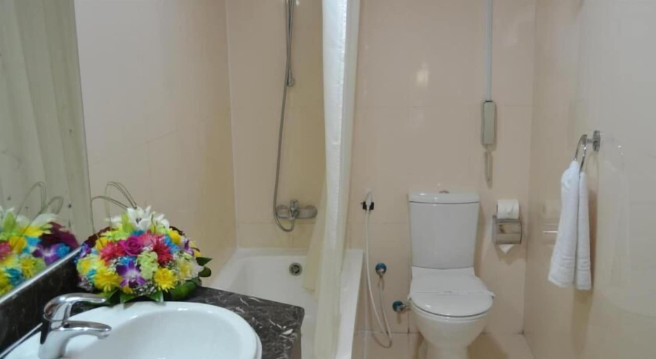 Bathroom 5, Dancenter Top Star Heritage Village, Abu Dhabi City