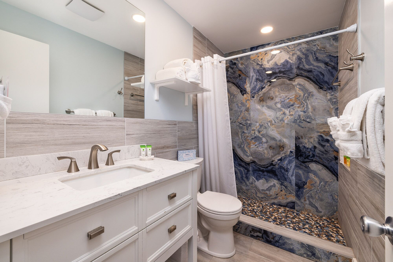 Bathroom 4, Rock Reef Resort, Monroe
