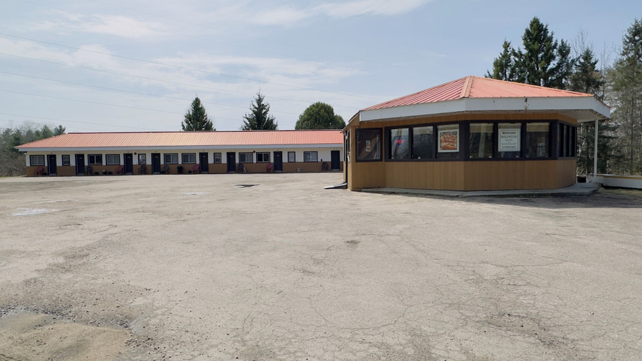 Exterior & Views 2, Rolphton Motel and Restaurant, Renfrew