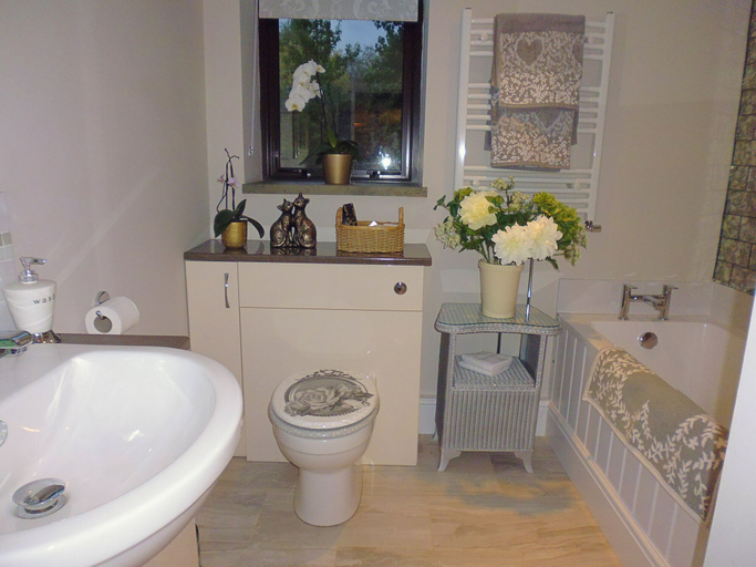 Bathroom, Wonderful Picturesque Countryside Cottage, Oxfordshire