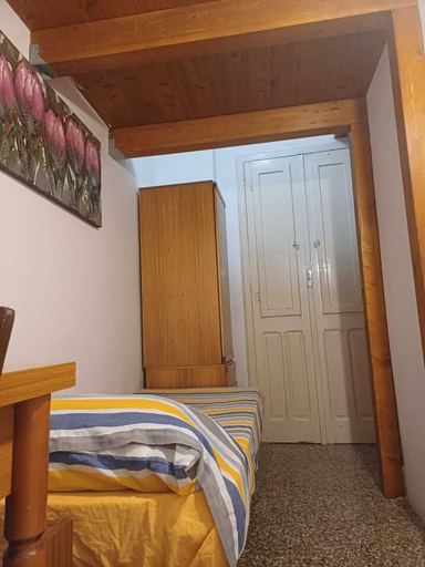 Bedroom 5, Super Central Rooms, Cagliari