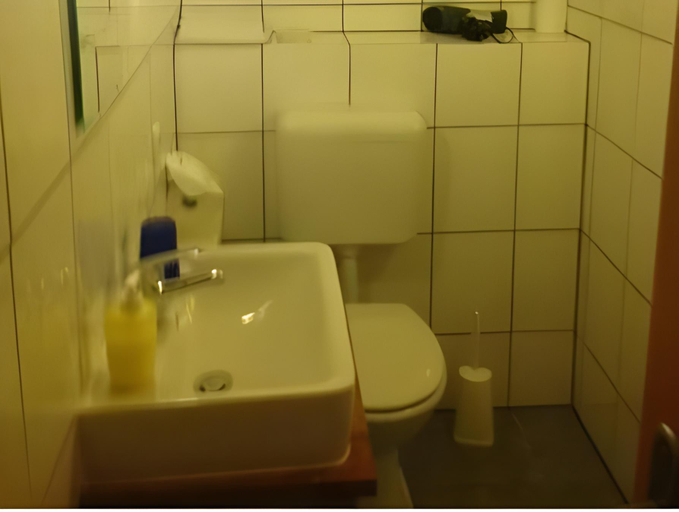 Bathroom 4, Self Check In Hotel - gunstig & flexibel Tageweise und Wochenweise moglich, Mettmann