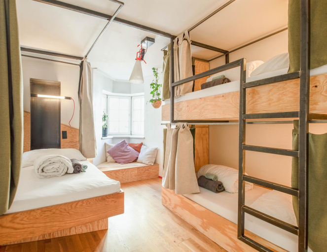 Others 5, Montagu Hostel, Innsbruck