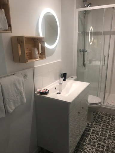 Bathroom 3, Hotel L'Estran, Calvados