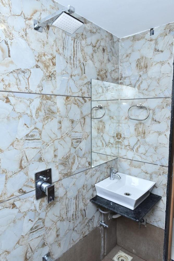 Bathroom 3, The Castle Crown - Hotel Royal Square, Gandhinagar