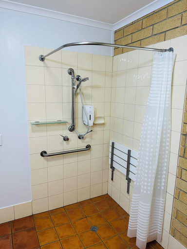 Bathroom 3, Mundubbera Motel, Mundubbera