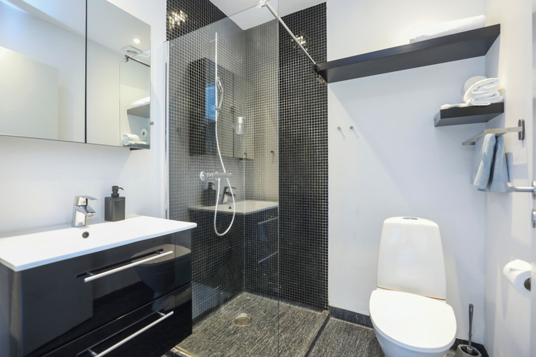 Bathroom 3, Hotel Lillevang, Slagelse