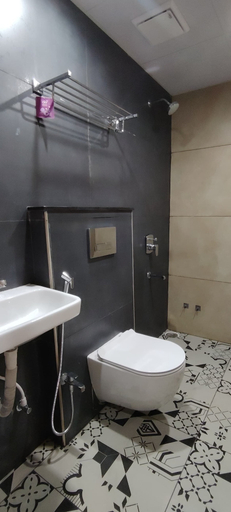 Bathroom 4, PubliQ Luxury Stays, Hyderabad