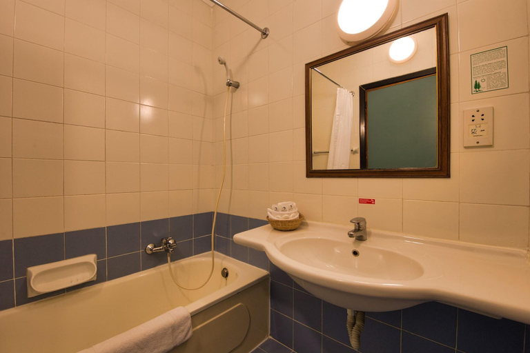 Bathroom 4, The St. George’s Park Hotel, St Julian's