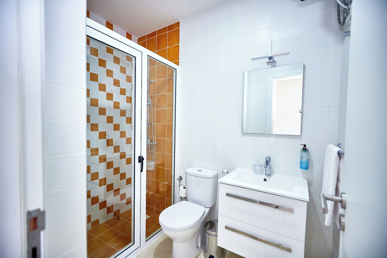 Bathroom 4, Cam's Suites
