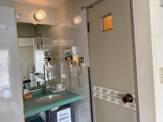 Bathroom, Miki Hall Akabane, Kita