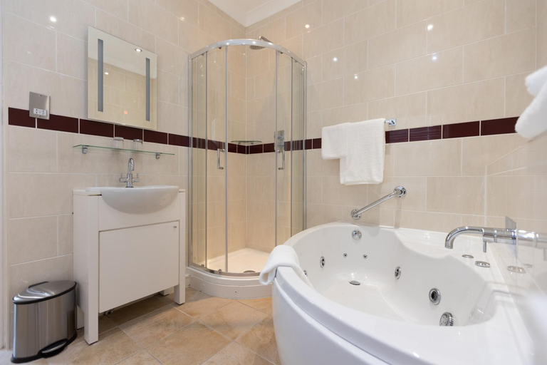 Bathroom 3, Slepe Hall Hotel, Cambridgeshire